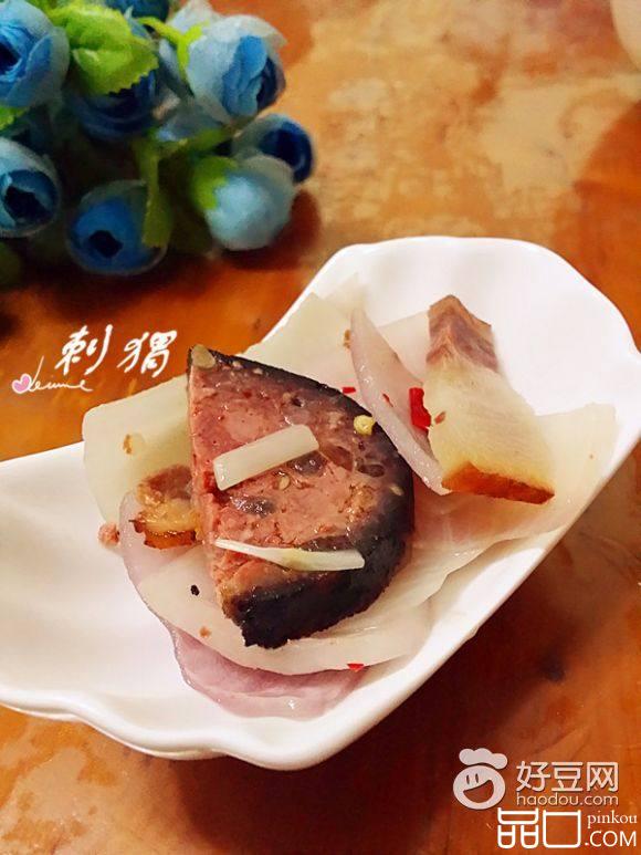 腊肉血粑烧洋葱