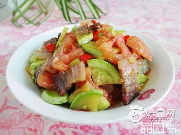 腊肉番茄炒西葫芦