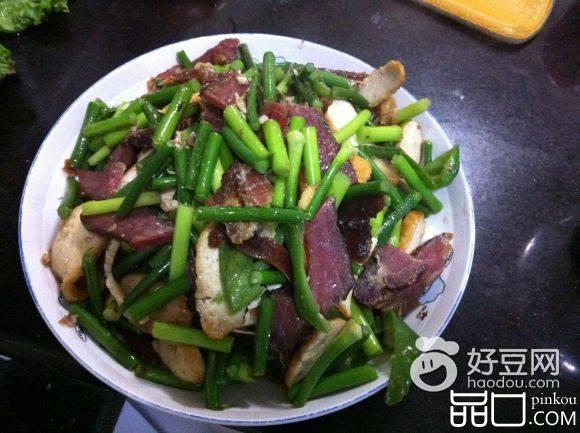 蒜薹豆腐圆子炒腊肉
