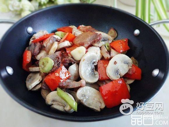 腊肉炒口蘑