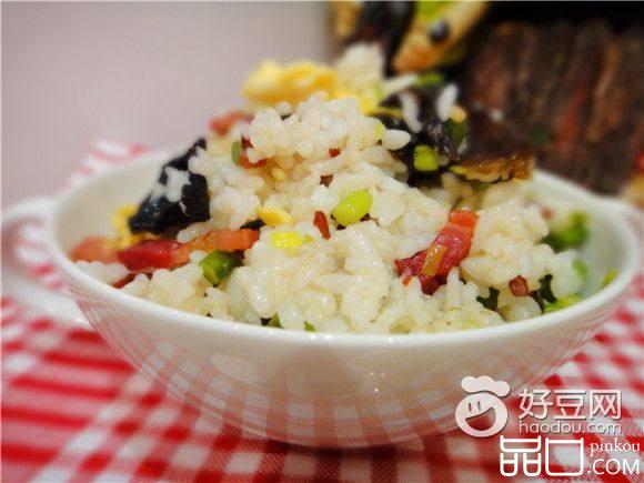 腊肉木耳炒米饭