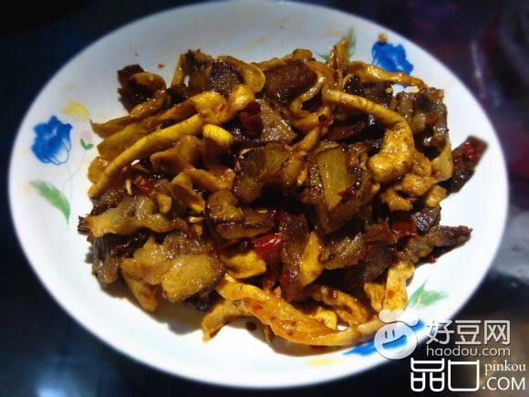 腊肉炒辣椒萝卜