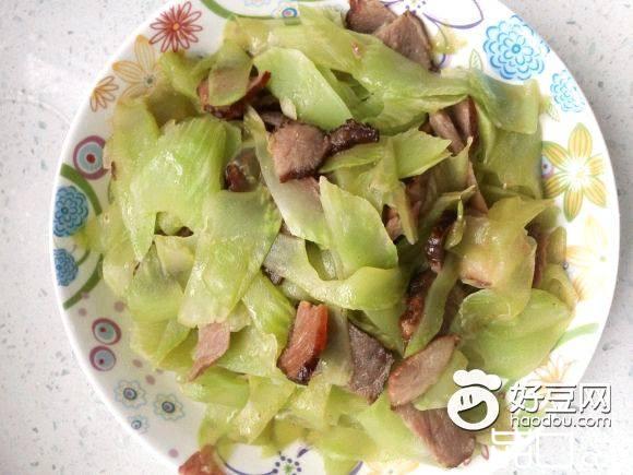清炒莴苣腊肉片