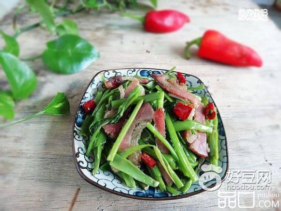 腊肉炒手撕空心菜