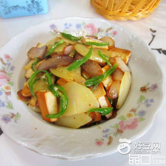 腊肉豆腐炒土豆