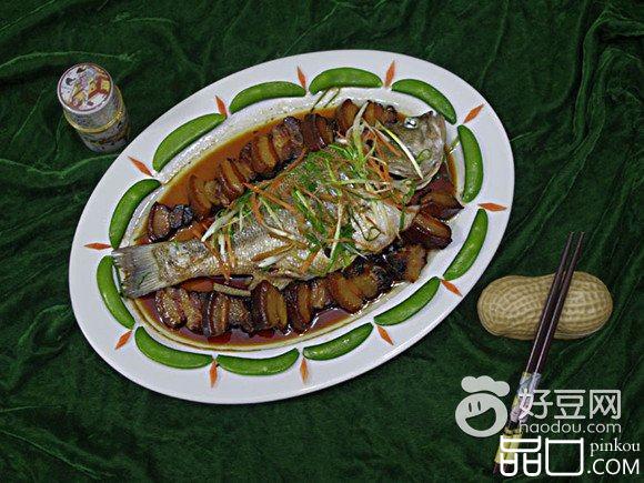 蒸腊肉鲈鱼