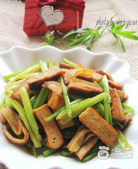 腊肉千张干炒芹菜