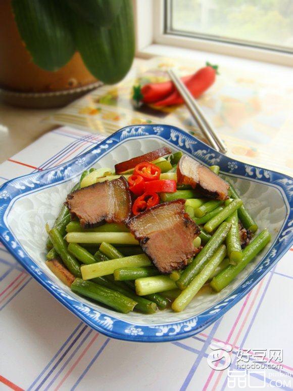 腊肉片炒蒜苔