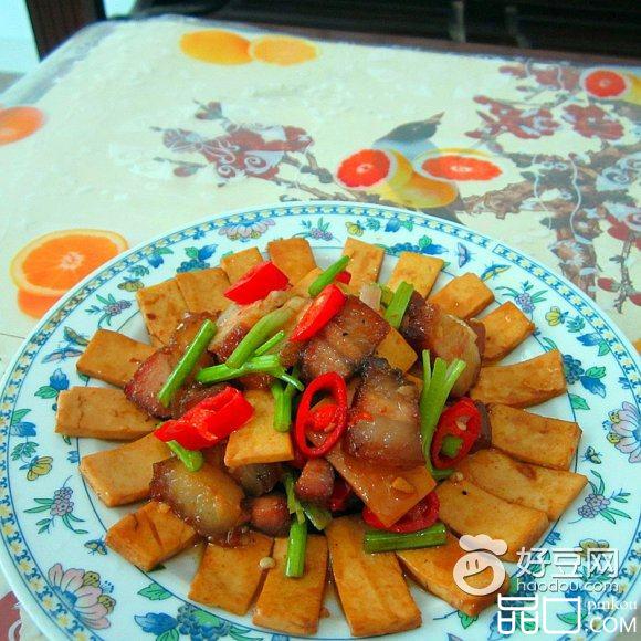 豆腐片炒腊肉