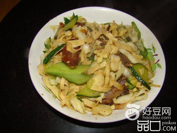 腊肉干豆腐黄瓜卷心菜