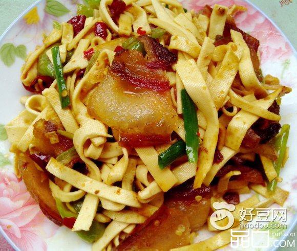 腊肉炒豆腐皮