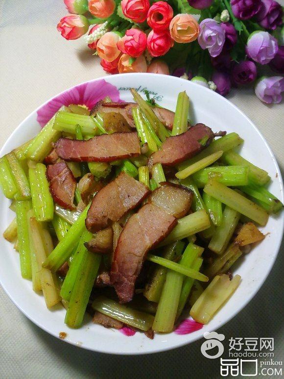 腊肉芹菜