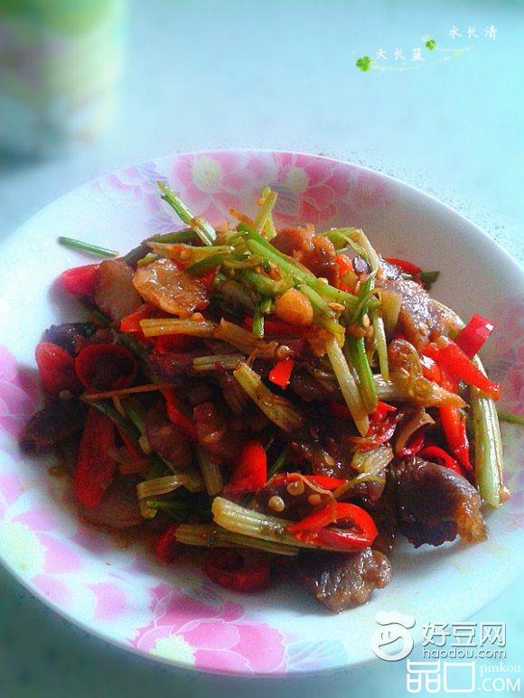 红椒芹菜炒腊肉