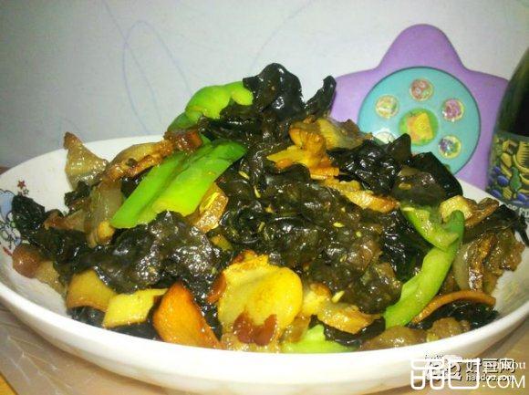 腊肉木耳