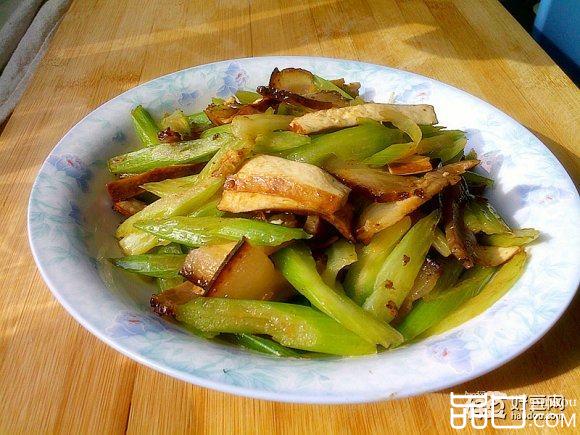 西芹香干炒腊肉