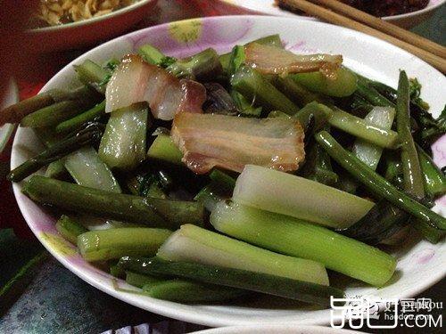 腊肉炒菜苔