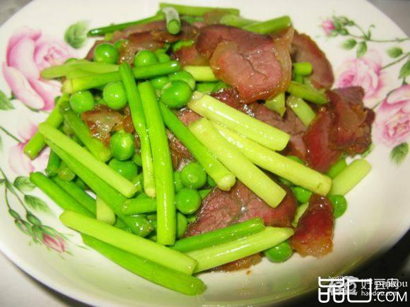 腊肉炒蒜苔豌豆