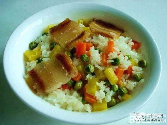 腊肉胡萝卜焖饭