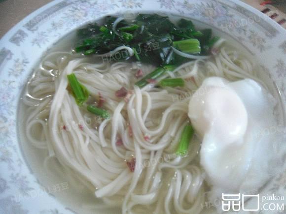 菠菜火腿热汤面