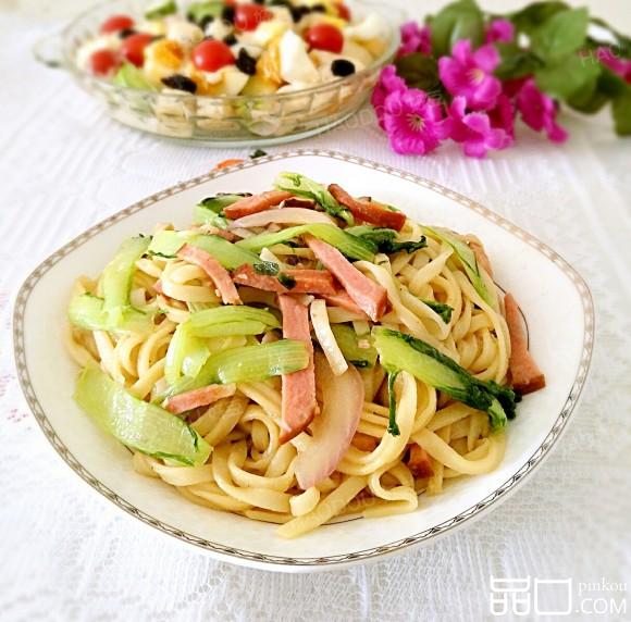 洋葱火腿炒面