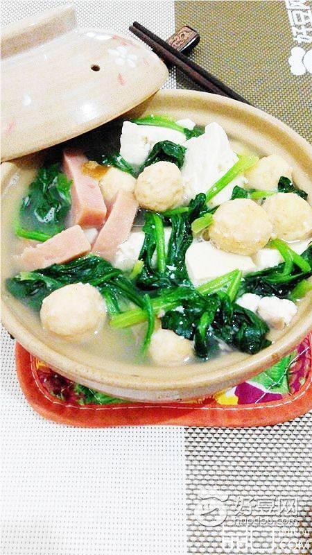 鸡丸豆腐菠菜砂锅煲