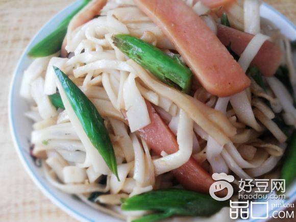 炒手工河粉
