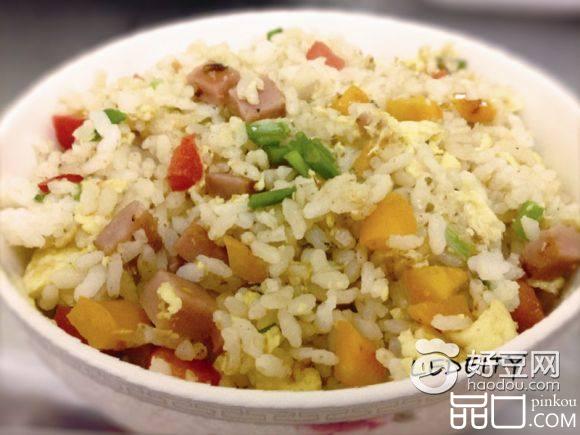 彩椒火腿蛋炒饭
