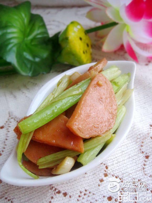 火腿炒香芹