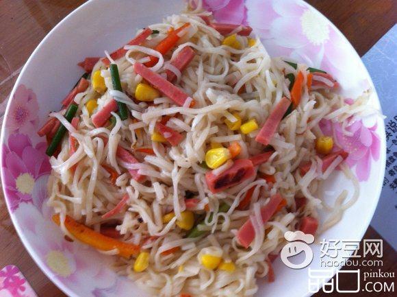 蔬菜火腿炒面