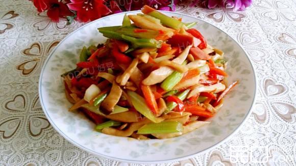 胡萝卜西芹炒杏鲍菇
