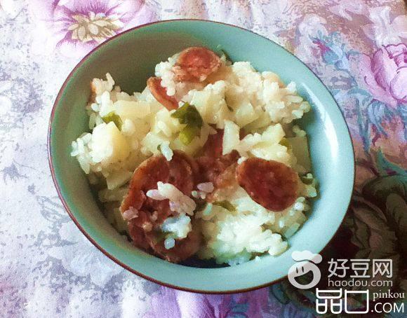 腊肠土豆焖饭