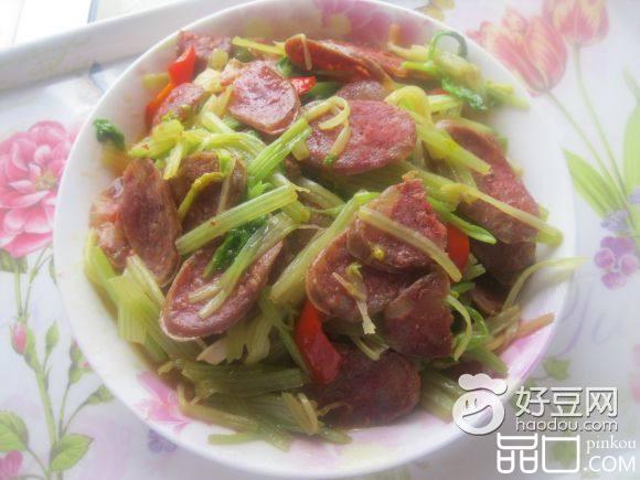 香肠炒香芹