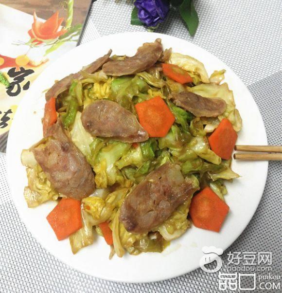 卷心菜香肠炒胡萝卜