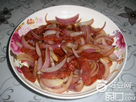 紫洋葱爆香肠