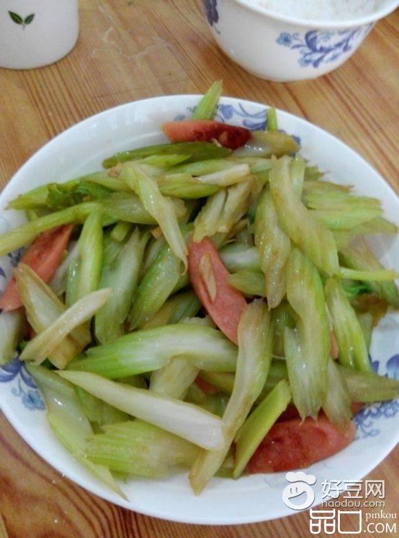 西芹炒香肠