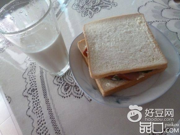 青瓜香肠鸡蛋三明治