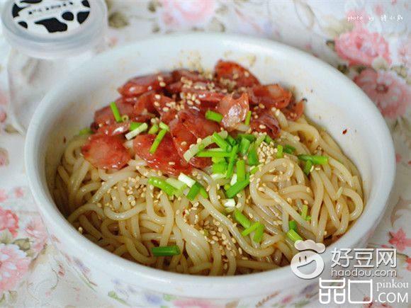 香肠盖码米线