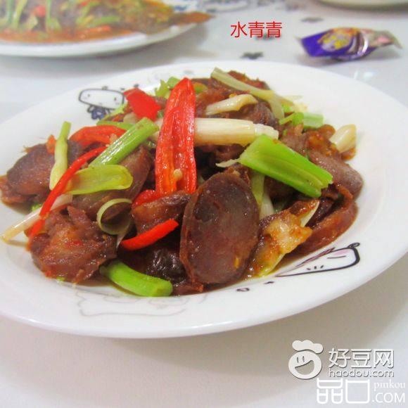芹菜大蒜炒香肠