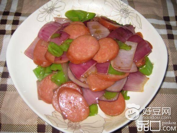 洋葱尖椒炒香肠