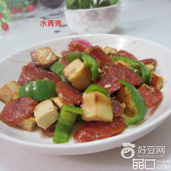豆腐丁配香肠