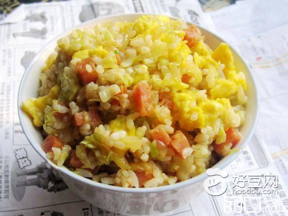 白菜香肠蛋炒饭
