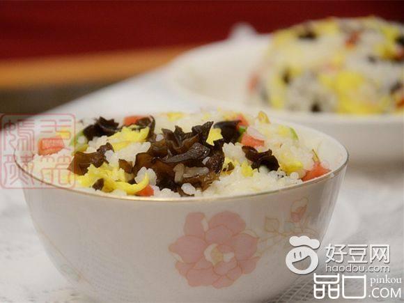 香肠木耳蛋炒饭