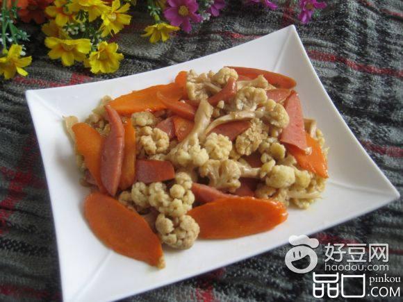 胡萝卜香肠炒菜花干