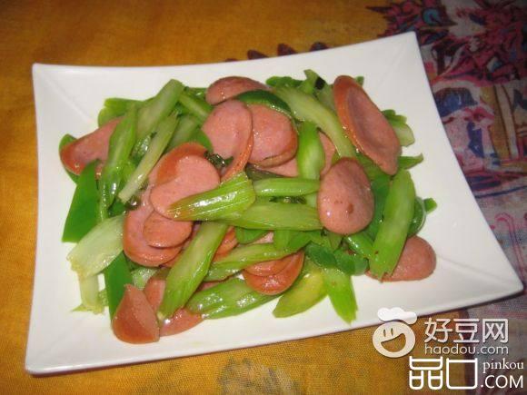 芹菜尖椒炒香肠
