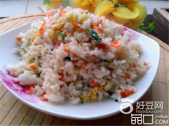 胡萝卜鸡蛋炒米饭