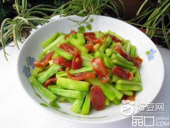 香肠炒西兰花杆