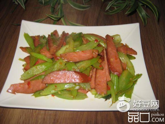 剁椒香肠炒芹菜