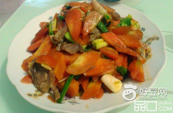 胡萝卜炒香肠