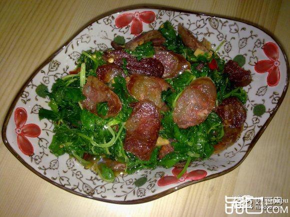 芹菜叶炒香肠