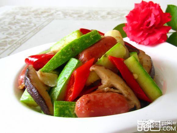西葫芦炒粉肠